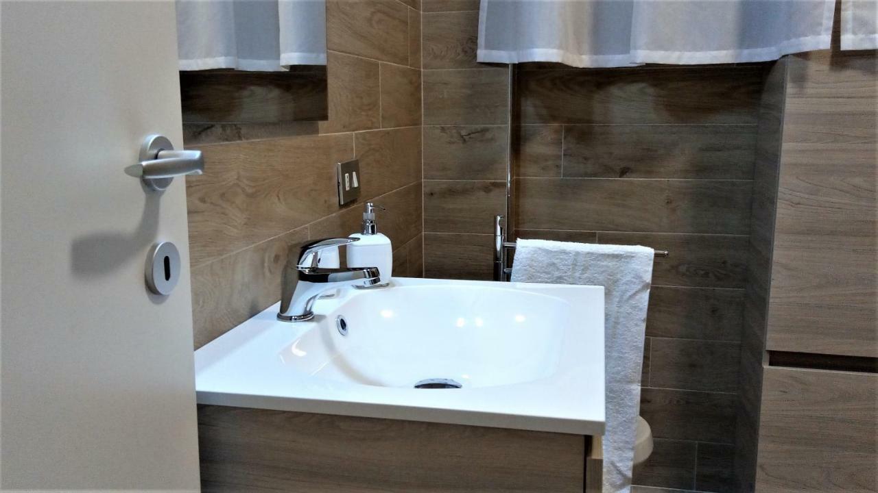Lovely, Charming And Quiet Apartment In The Centre Air Conditioned And Free Private Garage Como Ngoại thất bức ảnh